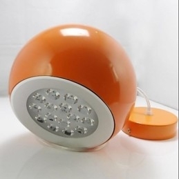Moderne, eigentijdse metalen hanglamp met wereldbolschildering