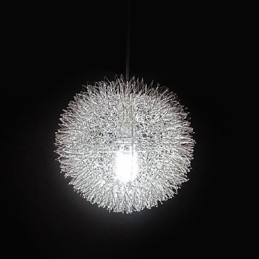 Moderne, eigentijdse metalen hanglamp met bolvorm