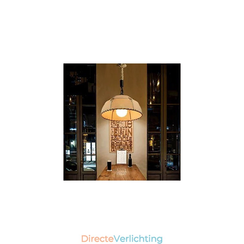 Een korte Vogue Lights halve cirkel kroonluchter van henneptouw