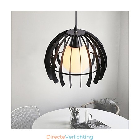 Moderne, eigentijdse metalen hanglamp Moderne, eigentijdse metalen hanglamp