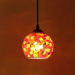 Moderne, eigentijdse metalen hanglamp met schilderij