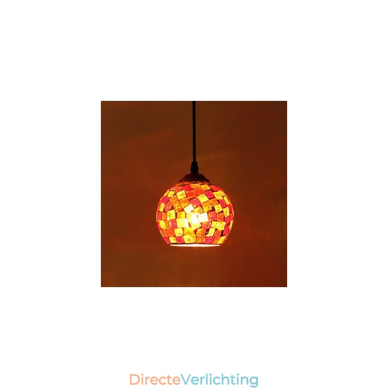 Moderne, eigentijdse metalen hanglamp met schilderij