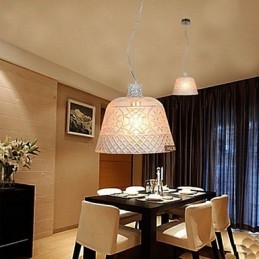 De kroonluchter met decoratieve kunstglas snijwerk hanger