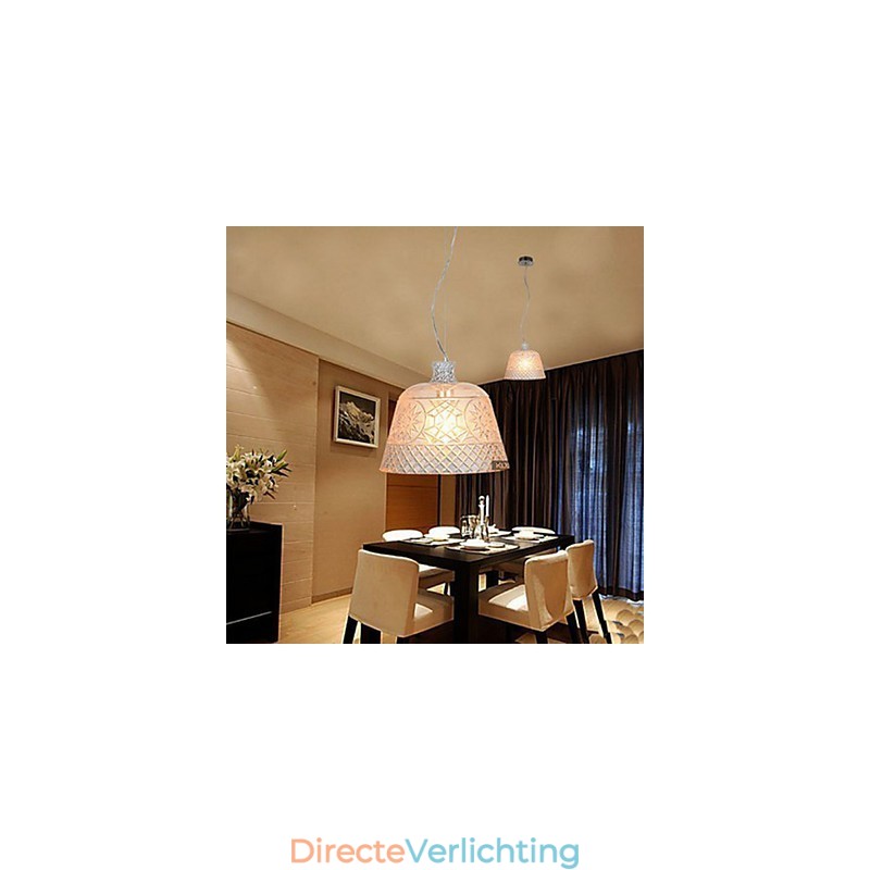 De kroonluchter met decoratieve kunstglas snijwerk hanger