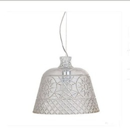 De kroonluchter met decoratieve kunstglas snijwerk hanger