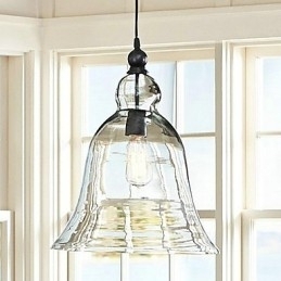 Hanglamp van glas in landelijke ministijl