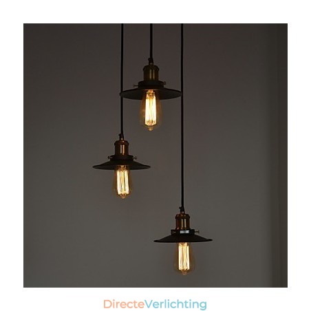 Vintage 3-lichts hanglamp in ijzeren kap Vintage 3-lichts hanglamp in ijzeren kap