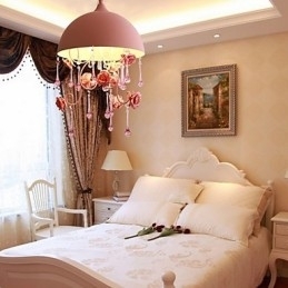 Een kleine roze rozentuin kroonluchterlamp Iron Princess