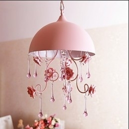 Een kleine roze rozentuin kroonluchterlamp Iron Princess