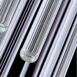 Moderne hanglamp met 3 lampen en glazen staaf