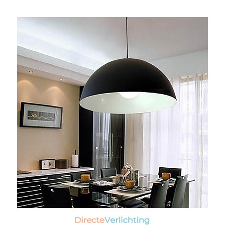 Moderne, eigentijdse metalen hanglamp Moderne, eigentijdse metalen hanglamp