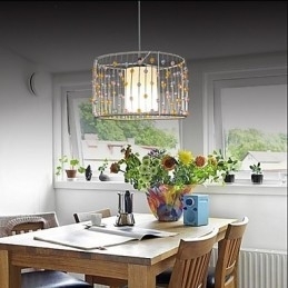 De enkele kop van de lamp bestaat uit een cilindrische kraal.