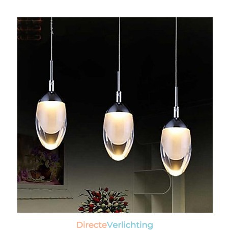 Moderne, eigentijdse hanglamp van chroommetaal Moderne, eigentijdse hanglamp van chroommetaal
