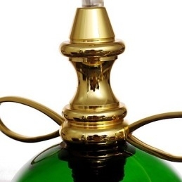 Moderne, eigentijdse metalen hanglamp in komvorm in mini-stijl