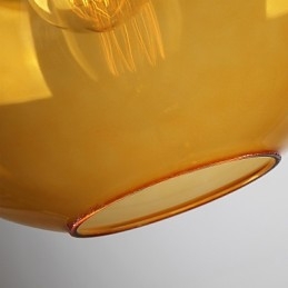Moderne glazen hanglamp in ronde amberkleurige glazen kap met bubbeldesign