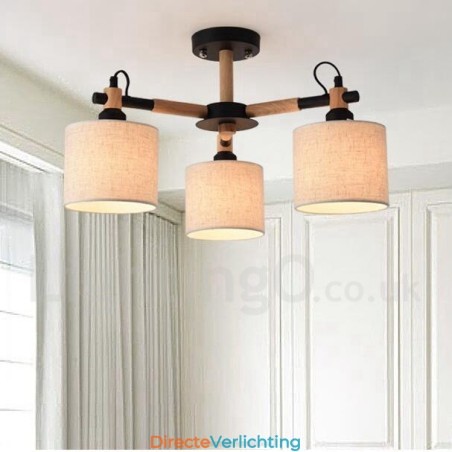Moderne eigentijdse 3-lichts kroonluchter van hout met een trommelvormige stoffen kap en Moderne eigentijdse 3-lichts kroonluchter van hout met een trommelvormige stoffen kap en