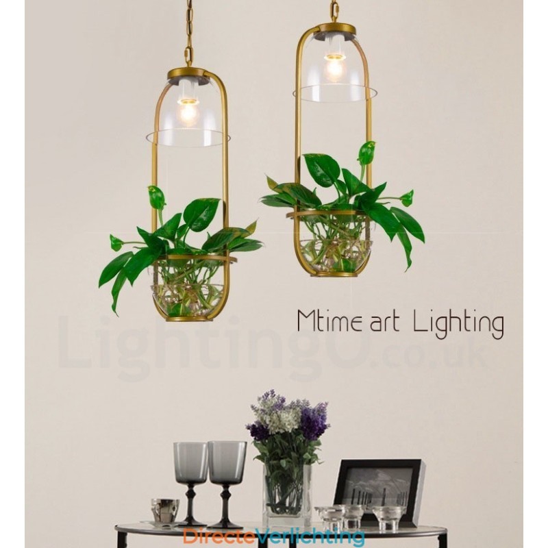 Traditionele klassieke hanglamp met één lichtbron van glas