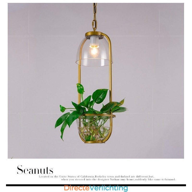 Traditionele klassieke hanglamp met één lichtbron van glas