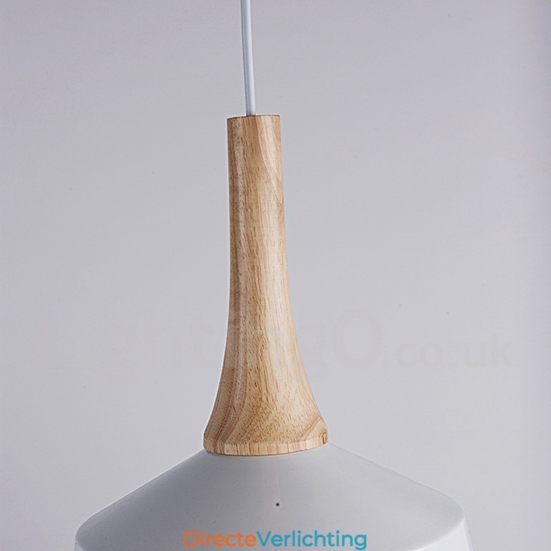 Moderne, eigentijdse hanglamp van hout en metaal