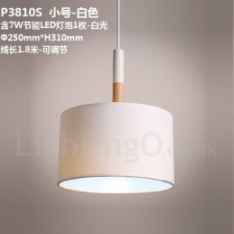 Moderne, eigentijdse houten trommel hanglamp met stoffen kap