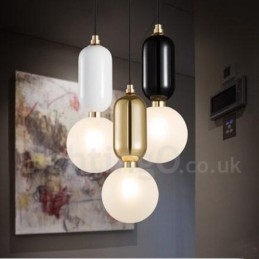 Moderne, eigentijdse hanglamp met glazen kap