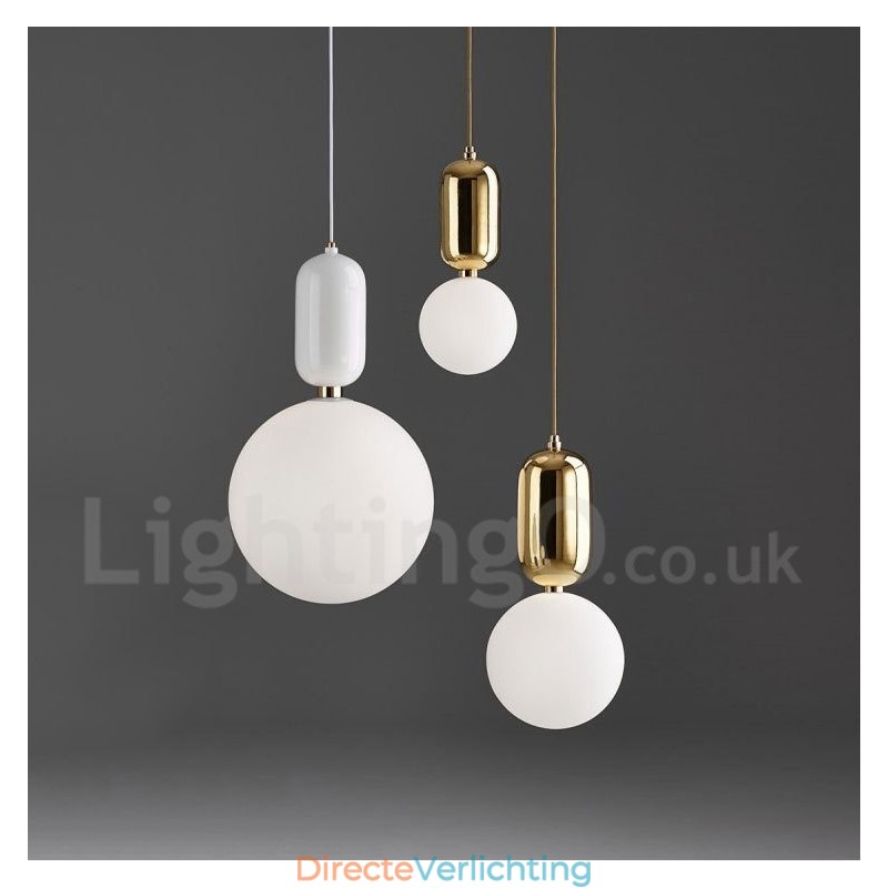 Moderne, eigentijdse hanglamp met glazen kap