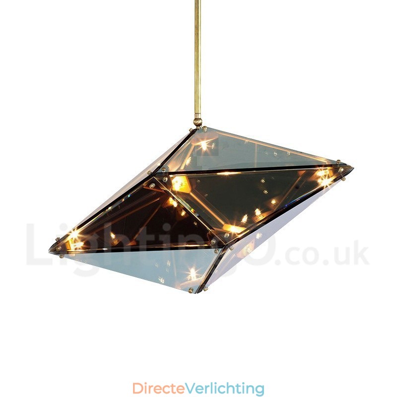 Moderne, eigentijdse hanglamp met glazen kap