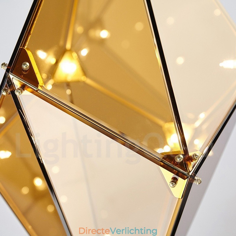Moderne, eigentijdse hanglamp met glazen kap