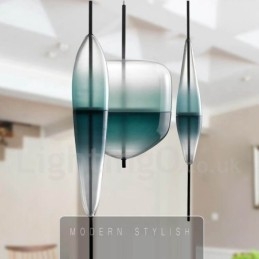 Moderne, eigentijdse hanglamp met glazen kap in kleurverloop