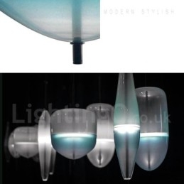 Moderne, eigentijdse hanglamp met glazen kap in kleurverloop