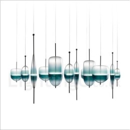 Moderne, eigentijdse hanglamp met glazen kap in kleurverloop
