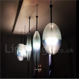 Moderne, eigentijdse hanglamp met glazen kap in kleurverloop