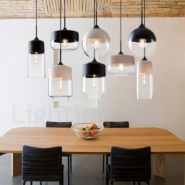 Moderne, eigentijdse hanglamp met glazen kap