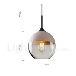 Moderne, eigentijdse hanglamp met glazen kap