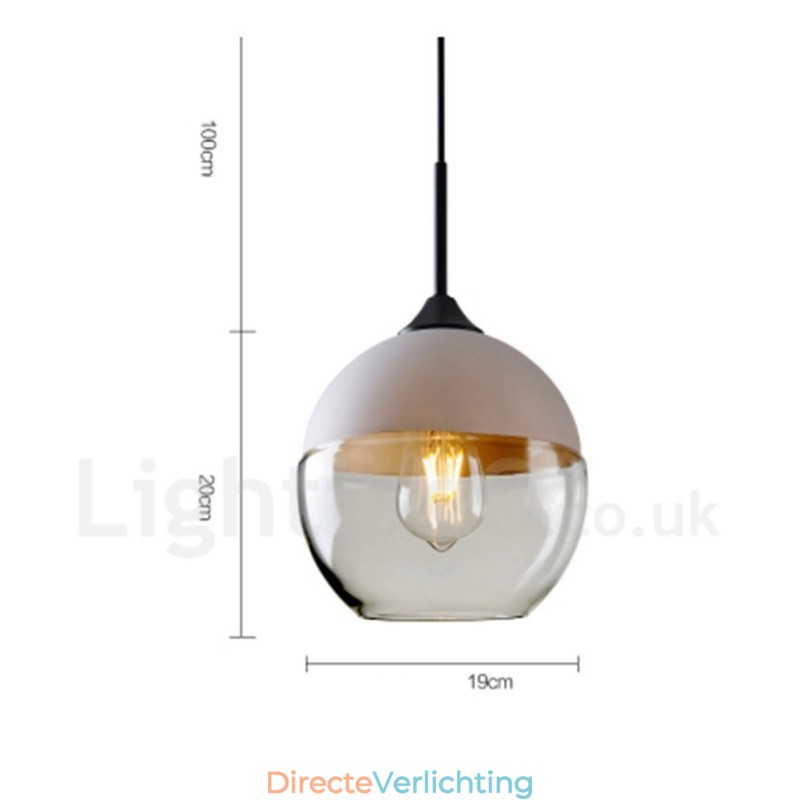 Moderne, eigentijdse hanglamp met glazen kap