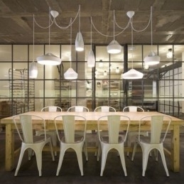 Moderne, eigentijdse, veelkleurige hanglamp