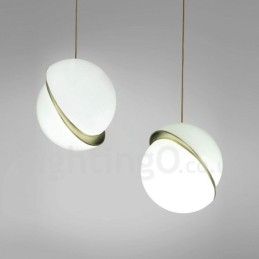 Moderne eigentijdse koperen hanglamp met glazen kaplamp