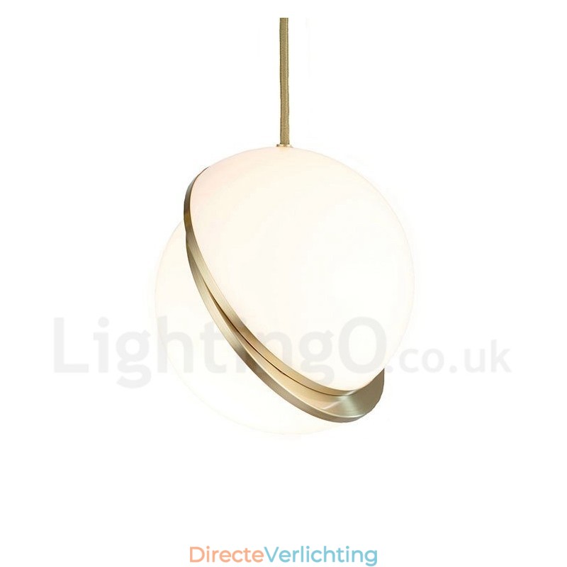 Moderne eigentijdse koperen hanglamp met glazen kaplamp