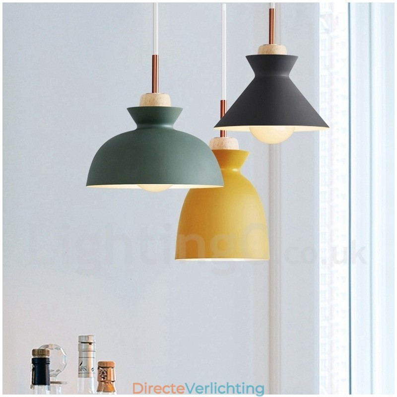 Moderne, eigentijdse metalen hanglamp in meerdere kleuren