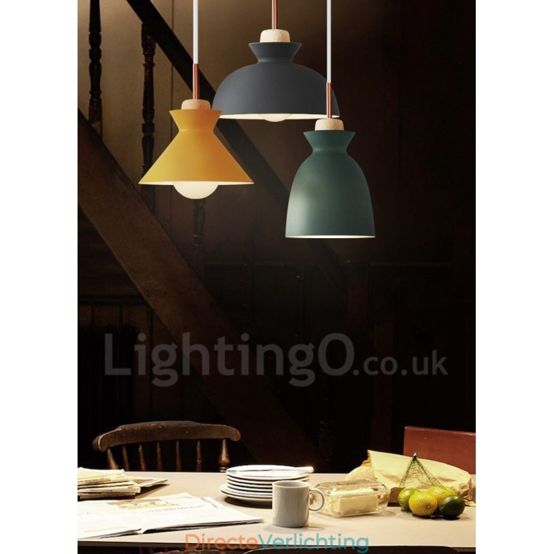 Moderne, eigentijdse metalen hanglamp in meerdere kleuren