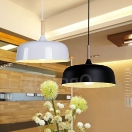 Moderne, eigentijdse hanglamp van hout en metaal