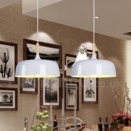 Moderne, eigentijdse hanglamp van hout en metaal