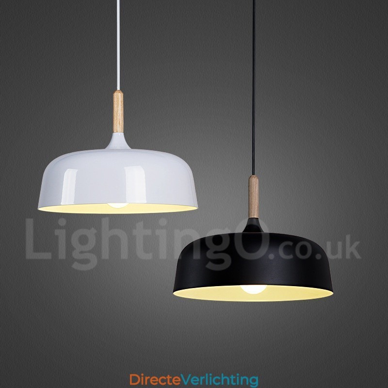 Moderne, eigentijdse hanglamp van hout en metaal