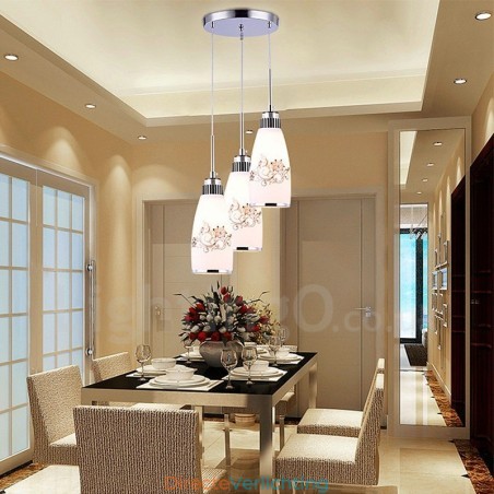 3-lichts moderne, eigentijdse, geïntegreerde metalen hanglamp 3-lichts moderne, eigentijdse, geïntegreerde metalen hanglamp