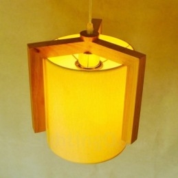 1 Lichte houten moderne eigentijdse hanglamp in Scandinavische stijl met stoffen kap