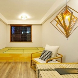 1 Lichte houten moderne eigentijdse hanglamp in Scandinavische stijl met houten kap
