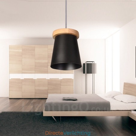 1 Lichte houten moderne eigentijdse hanglamp in Scandinavische stijl met ijzeren kap 1 Lichte houten moderne eigentijdse hanglamp in Scandinavische stijl met ijzeren kap