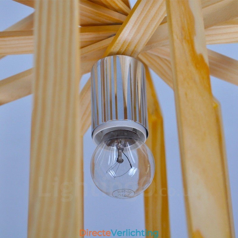 1 Lichte houten moderne eigentijdse hanglamp in Scandinavische stijl met houten kap
