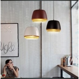 1-lichts moderne, eigentijdse hanglamp met zwart-wit-rood-blauwe kap