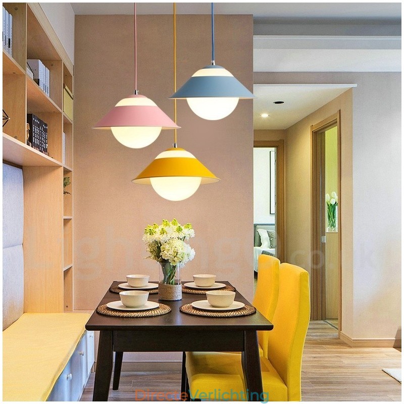 Moderne, eigentijdse hanglamp van staal